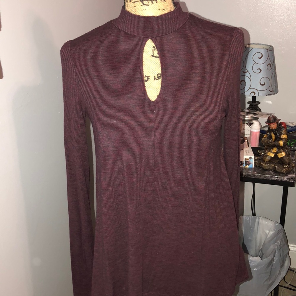 Hole necked shirt